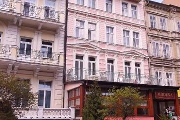 酒店 Modena