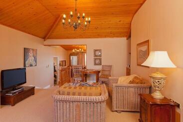 Отель On The Point Lake Rotorua