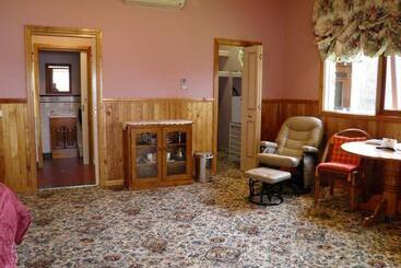 בית מלון כפרי Robyn S Nest Lakeside Resort