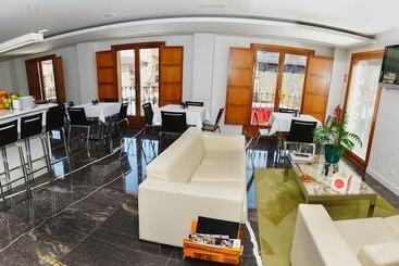 교외 호텔 Plaza Mayor