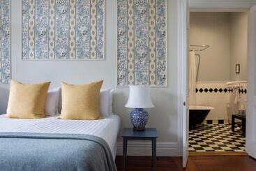 Отель The Martinborough