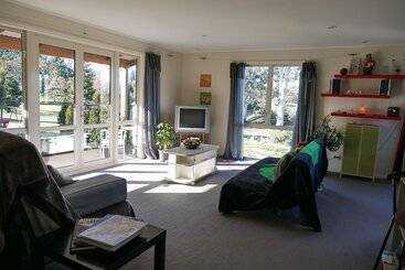 בית מלון כפרי Vibrant Living Retreat