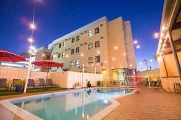 مسافرخانه Perth City Yha