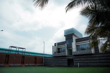 בית מלון כפרי Anand Resort   A Luxury Resort Nashik