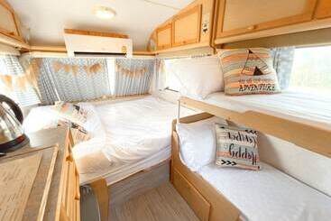 בית מלון כפרי The Campster Kanchanaburi