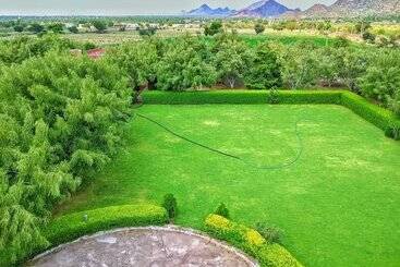 ペンション Nurture By Madpackers