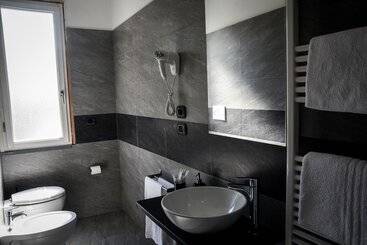 فندق فئة نجمة واحدة Affittacamere Delfo