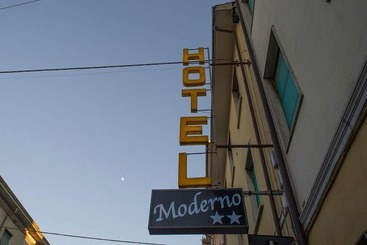 ホテル Moderno