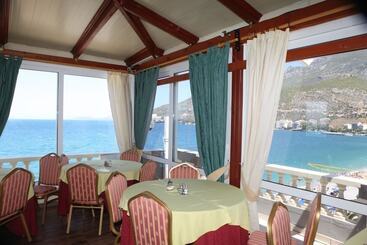 Отель Mantas Seaside Boutique