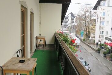 هتل Snowbunnys Backpackers Hostel