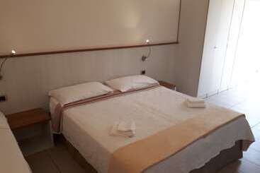 Seven Hostel & Rooms