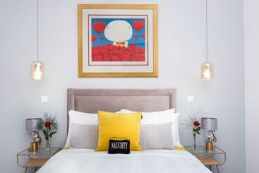تختخواب و صبحانه Rooms At Villa Amour Cyprus