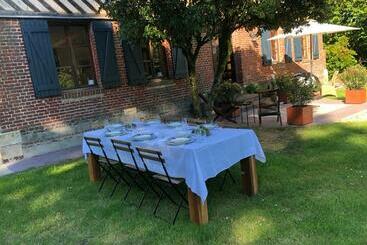 مبيت وإفطار Le Domaine Des Volets Bleus