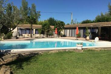 住宿加早餐  Mas De La Butte Blanche