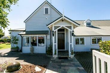 تختخواب و صبحانه Chez Tiaré   The Private Wing