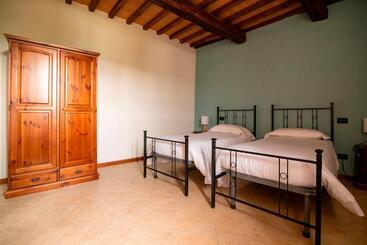 Отель Casale Rancaglia