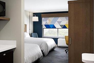 Отель Holiday Inn Express   New Rochelle, An Ihg