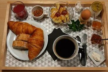 פנסיון Aux 77 Nuitées