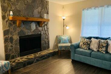 Пансион Cozy   Home Away From Home With Free Parking