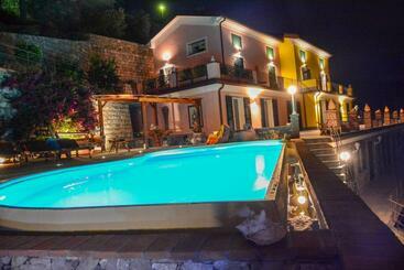 Villa Lice Verici