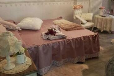 تختخواب و صبحانه Bb Lady