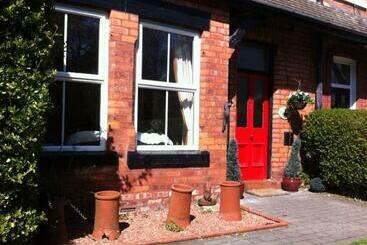 Bed and Breakfast Formby Guest House