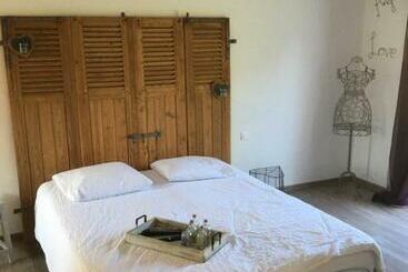 ベッドアンドブレックファースト Chambre D Hôtes Les Trois Châteaux