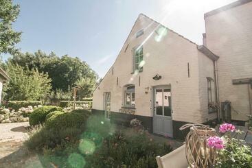 Bed and Breakfast Gastenkamer Klein Geluk