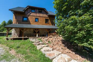 膳宿费 Farma Javor