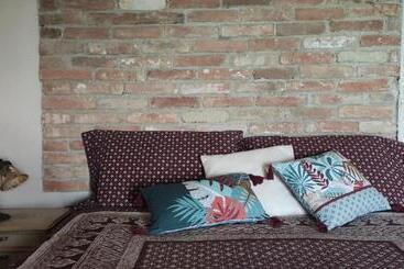 مبيت وإفطار La Terra Buona Guest House