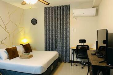 Quayside Condo Near Airport