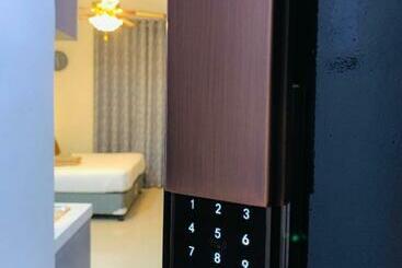 Quayside Condo Near Airport