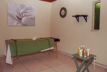 تختخواب و صبحانه Warmbaths Thai Spa And Guest House