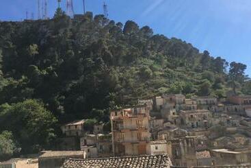 پانسیون Correri 125