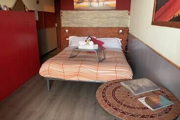 فندق صغير Private Room Stanza Privata With Private Bathroom   Shared Kitchen And Beautiful Terrace On Taormina