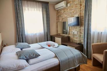 تختخواب و صبحانه Pension Bled