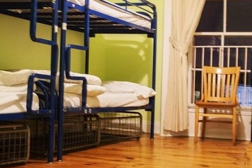 בית מלון כפרי Four Courts Hostel