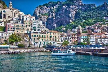 هتل Holidays Baia D'Amalfi