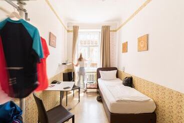 Three Little Pigs Hostel   Your Berlin Castle