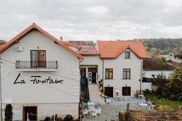 בית מלון כפרי La Fontaine