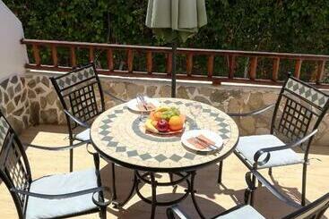 Los Geranios, Close To Beach, Puerto Colon, Yellowcat 2