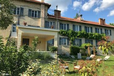 ベッドアンドブレックファースト Atypique Détour