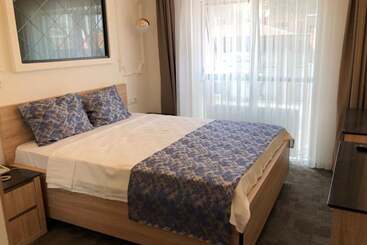 تختخواب و صبحانه Aydinli