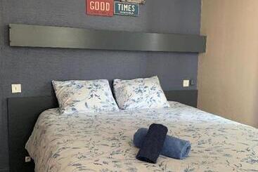 بنسيون Caveau Du Rond Point