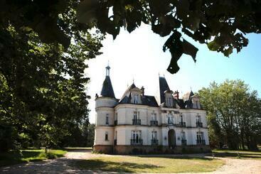 تختخواب و صبحانه Château D Escurat