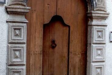 تختخواب و صبحانه Lupo