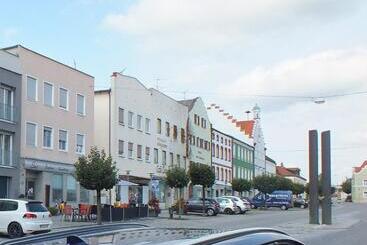 ペンション Gästeunterkunft Gangkofen