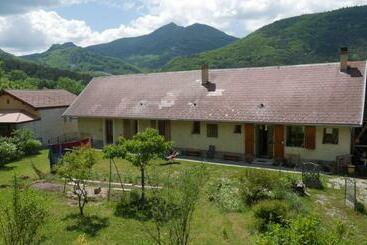 住宿加早餐  Chambres Et Table D Hôte Le Petit Radis