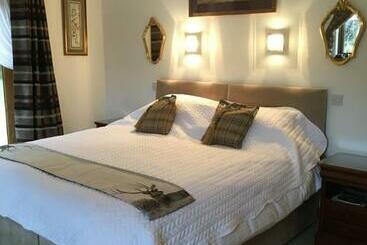 Bed and Breakfast Dalmunach House