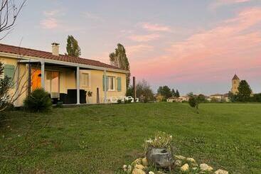 Bed and Breakfast Les Jardins De Maelle